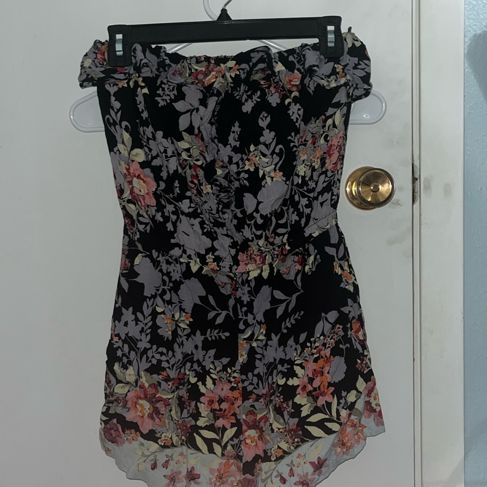 BLACK WITH FLORAL ROMPER STRAPLESS